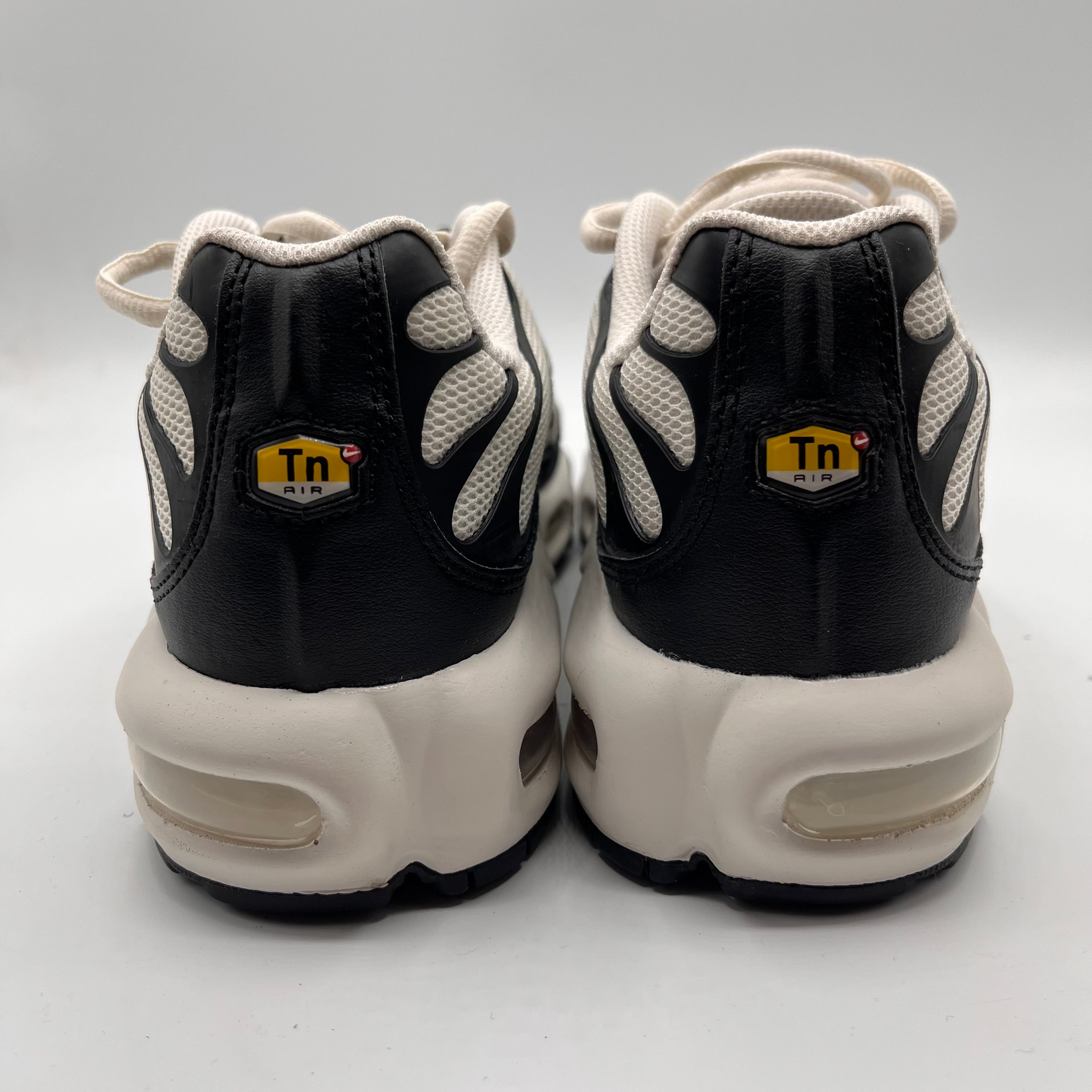 Nike Air Max Plus ESS+, Pandas.