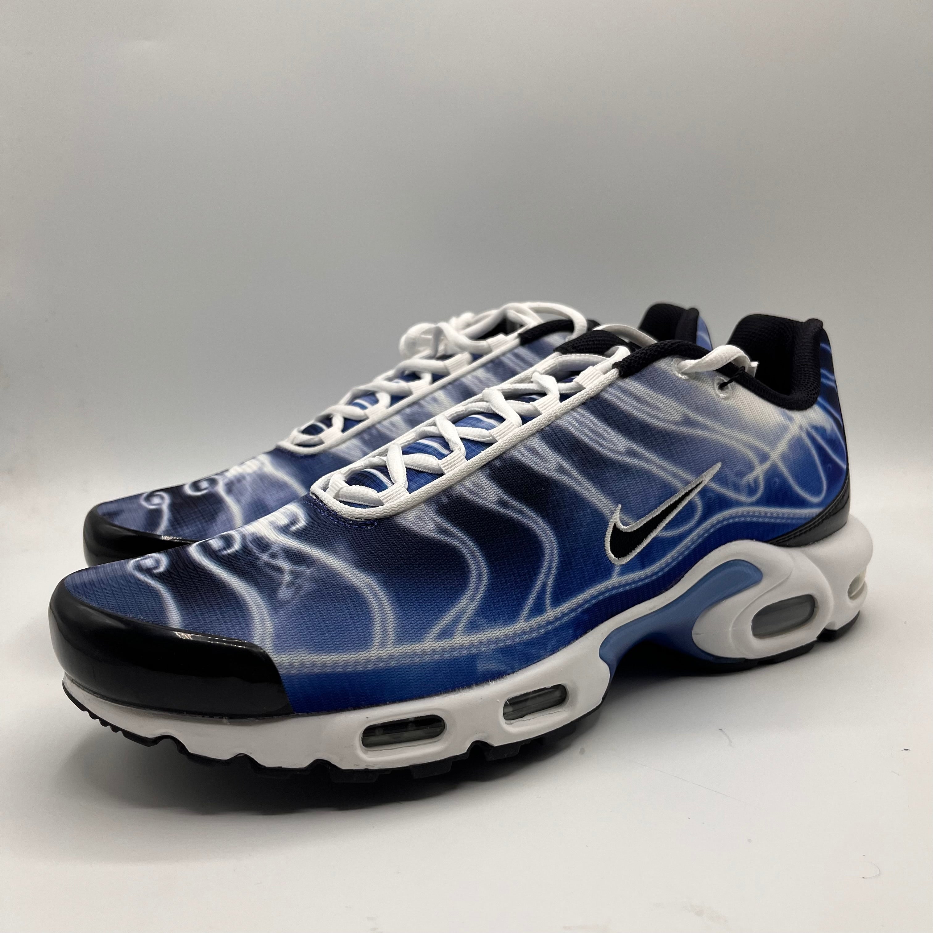 Nike Air Max Plus OG, Light Photography.