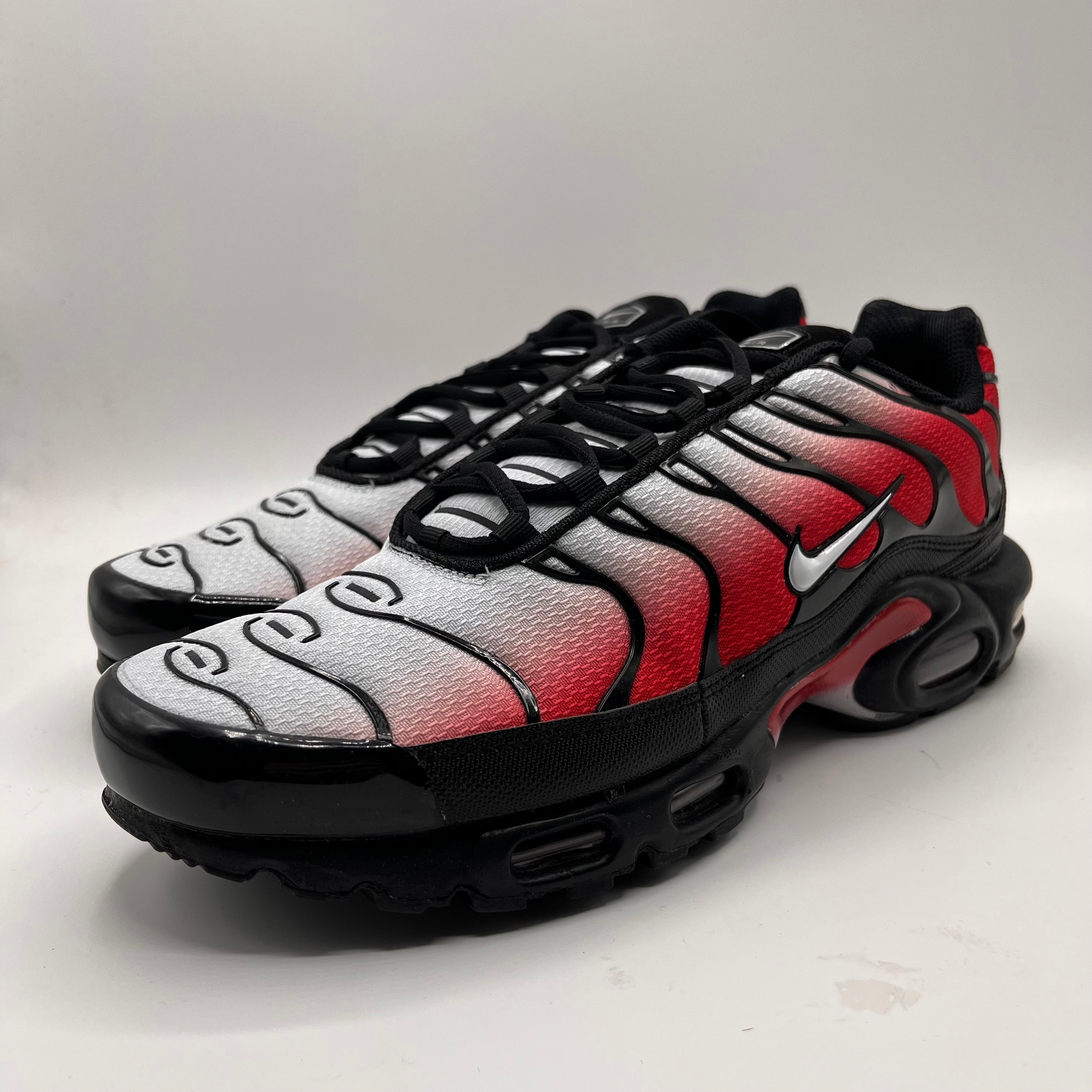 Nike Air Max Plus, Pure Platinum Red.