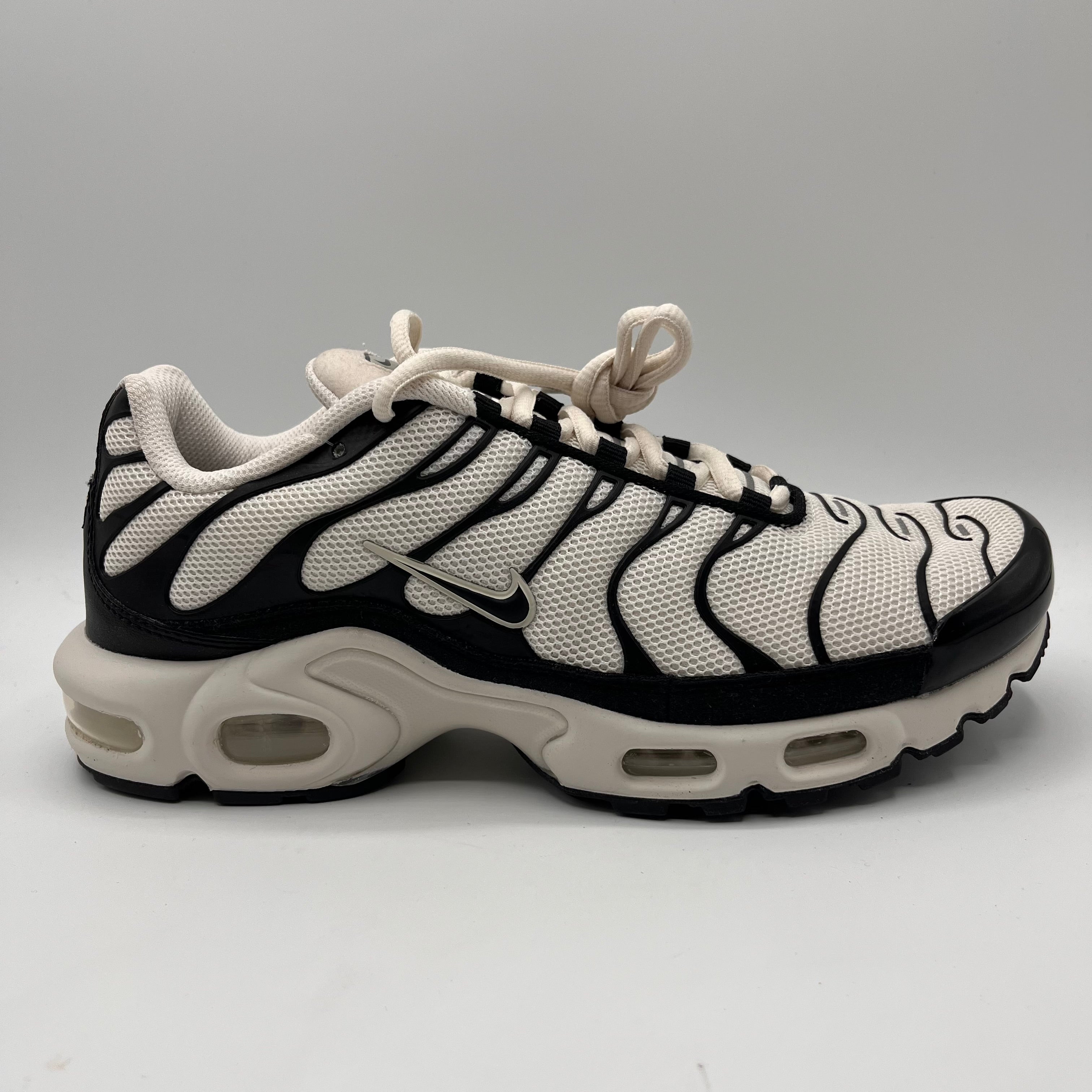 Nike Air Max Plus ESS+, Pandas.