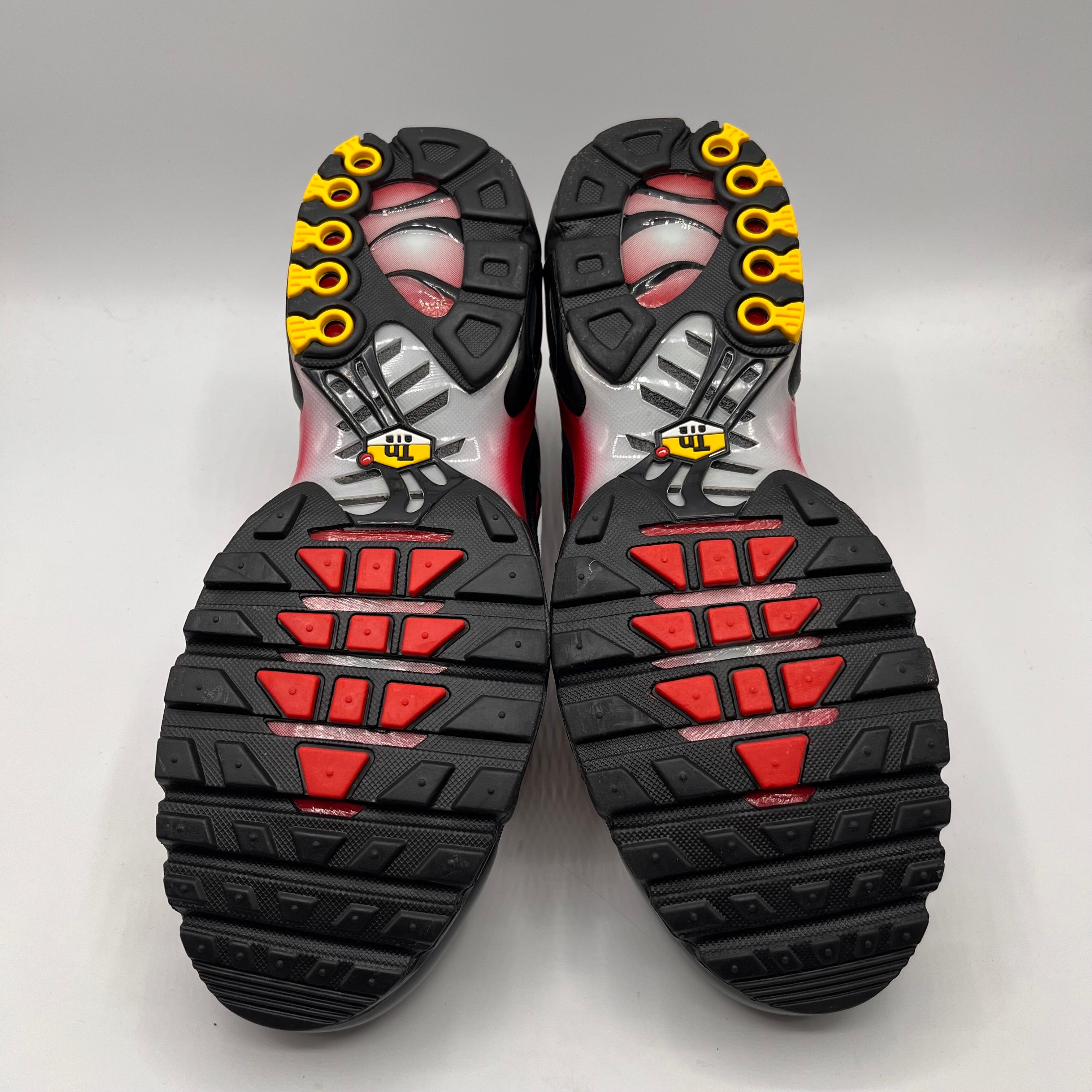 Nike Air Max Plus, Pure Platinum Red.