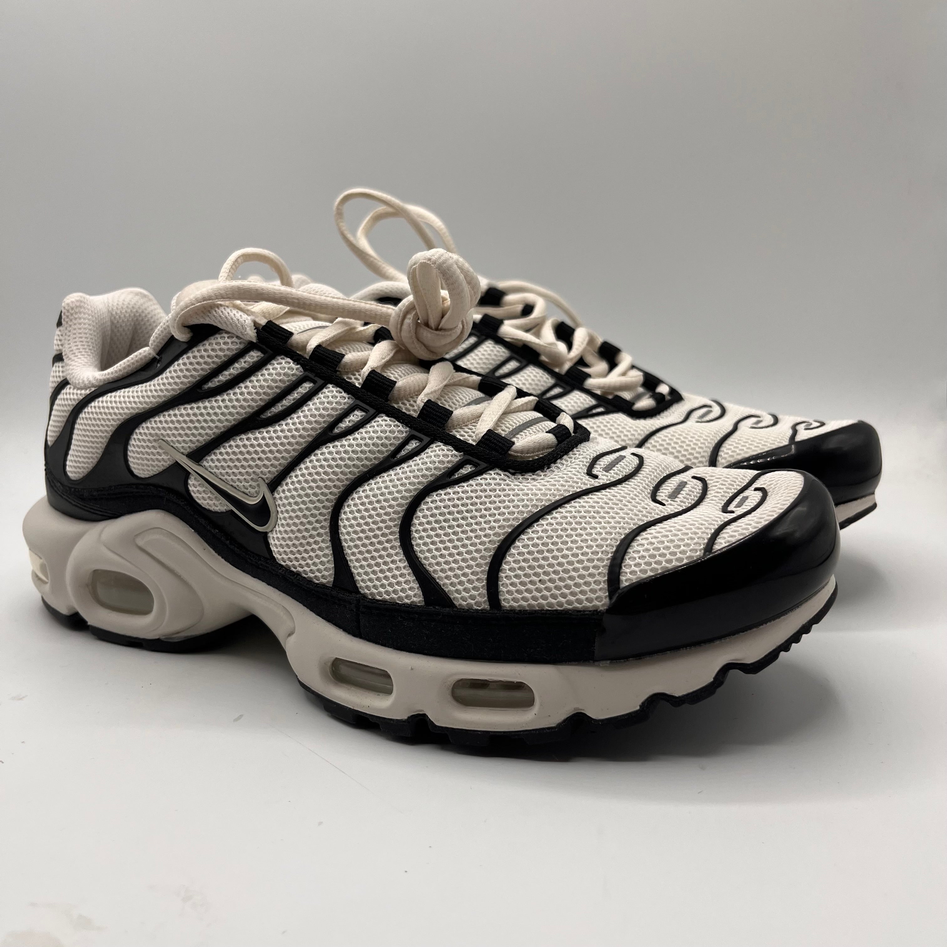 Nike Air Max Plus ESS+, Pandas.