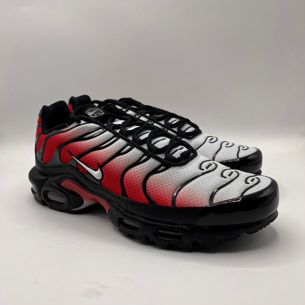 Nike Air Max Plus, Pure Platinum Red.