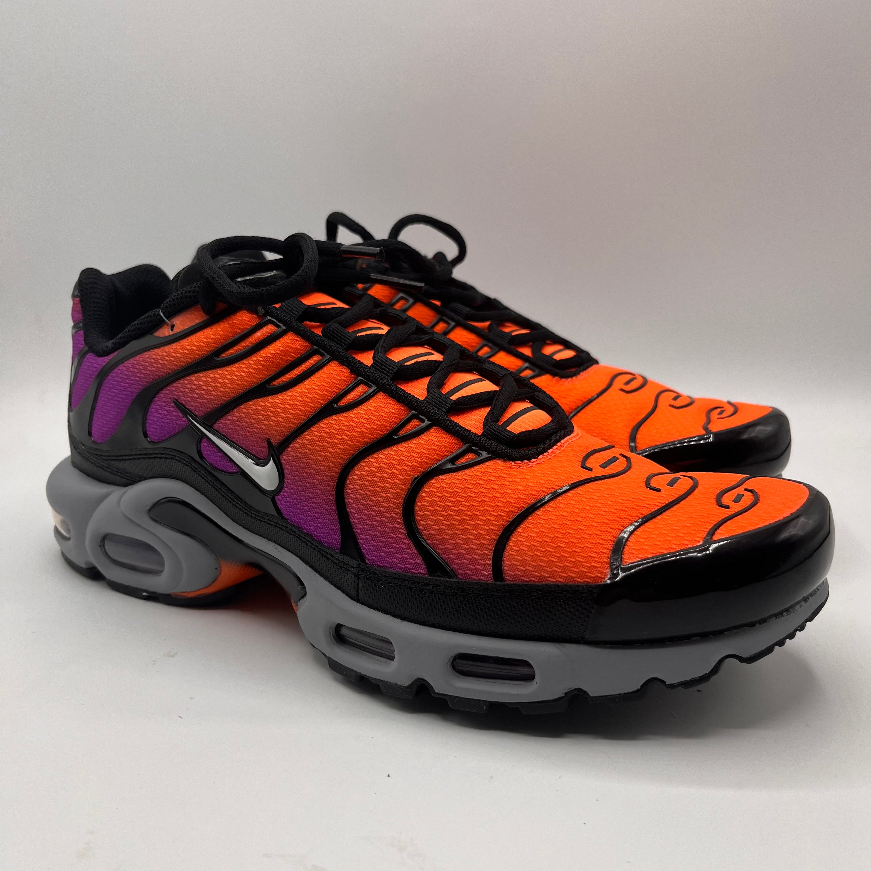 Nike Air Max Plus, Photon Dust Orange.