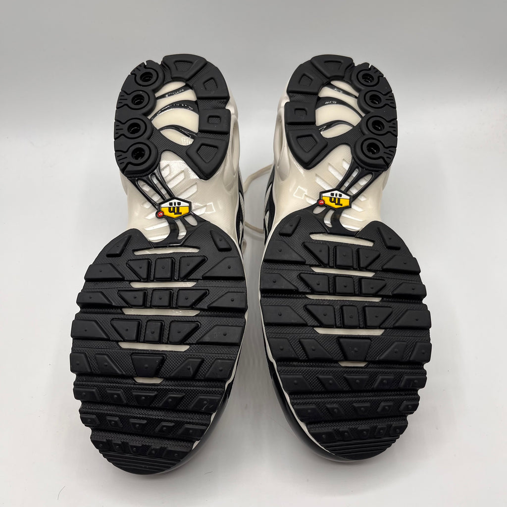 Nike Air Max Plus ESS+, Pandas.